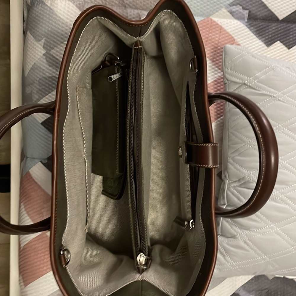 Dooney & Bourke - Picture 4 of 6
